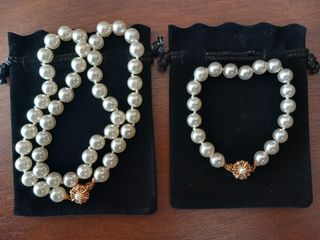 Collar y pulsera de perlas