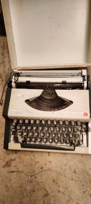 Máquina de escribir antigua portátil