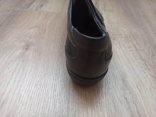 Zapatos negros de piel marca Suave talla 41