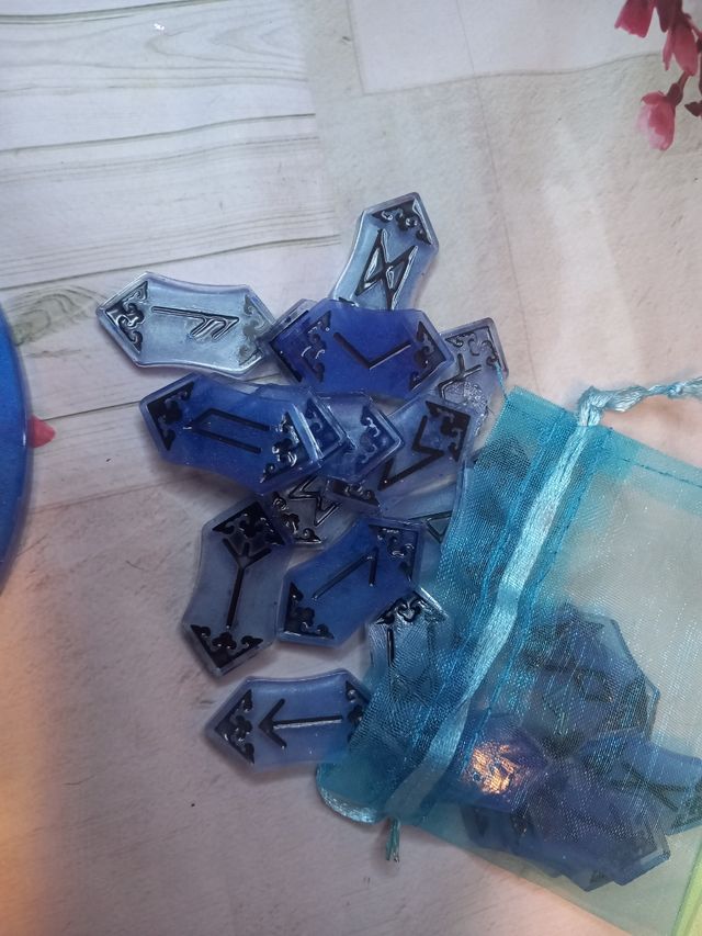 Brújula Vegvísir y runas vikingas