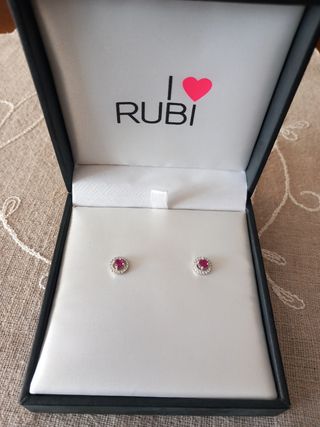 Collar y pendientes de plata con rubíes