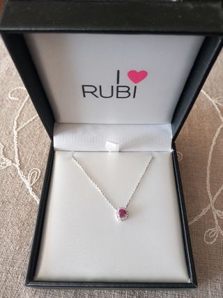 Collar y pendientes de plata con rubíes