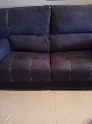 Sofá nuevo de tres plaza
