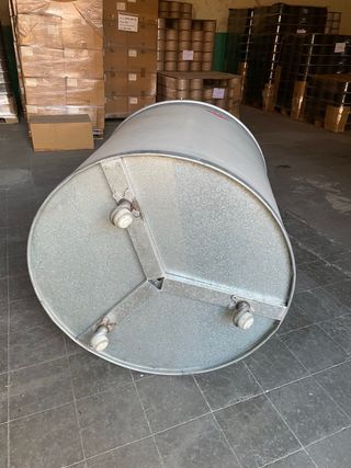 Botes grandes con ruedas