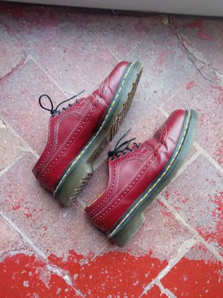 Zapatos unisex · Dr Martens · Color granate · T 42