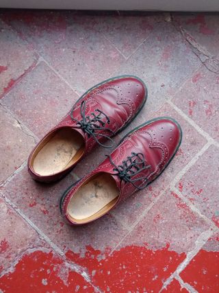 Zapatos unisex · Dr Martens · Color granate · T 42