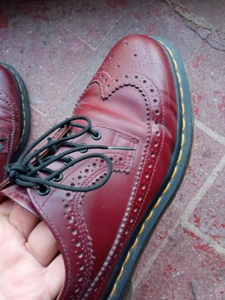 Zapatos unisex · Dr Martens · Color granate · T 42