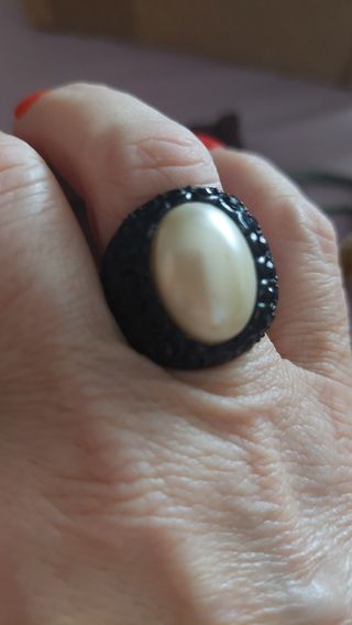 Anillo negro con perla