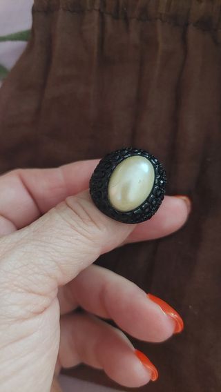 Anillo negro con perla
