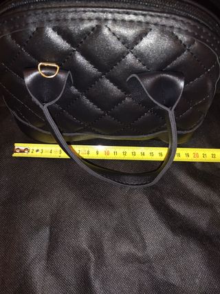 Borsetta tracolla nera tracolla dorata