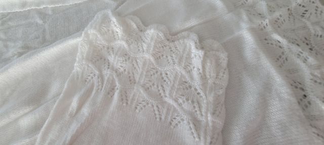 Cardigan Blanco con Bordado