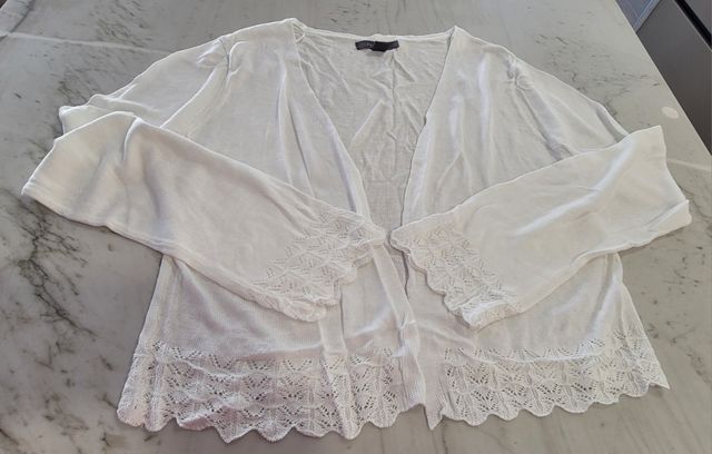 Cardigan Blanco con Bordado