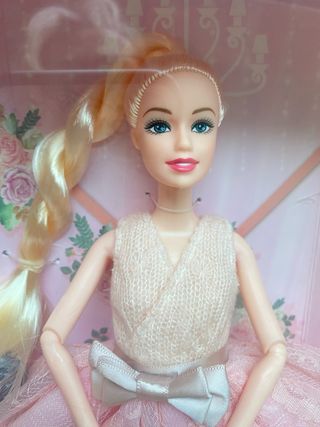 Boneca com acessórios para criança + 3anos