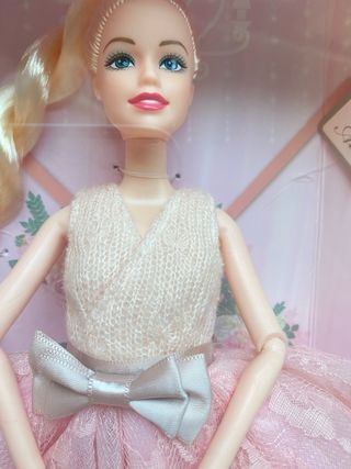 Boneca com acessórios para criança + 3anos