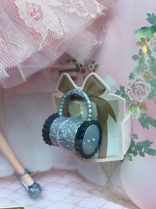 Boneca com acessórios para criança + 3anos