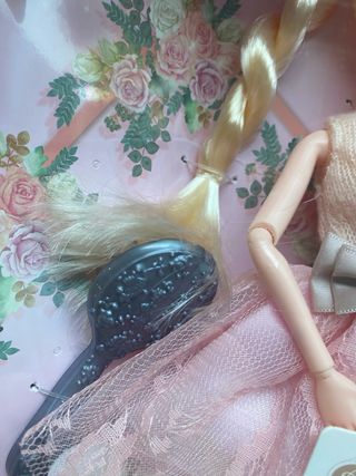 Boneca com acessórios para criança + 3anos