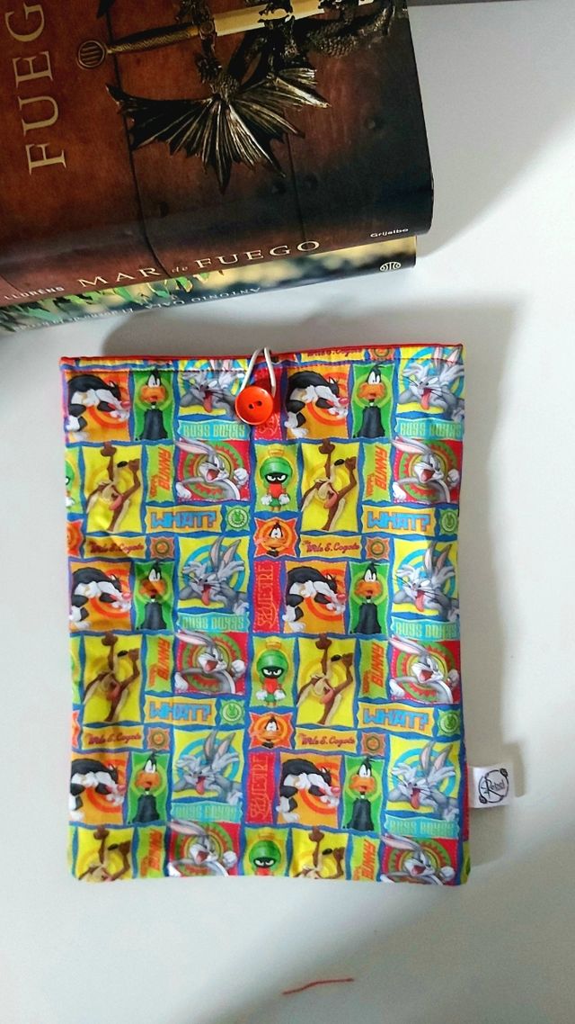 Funda libro,LOONEY TUNES,  nueva