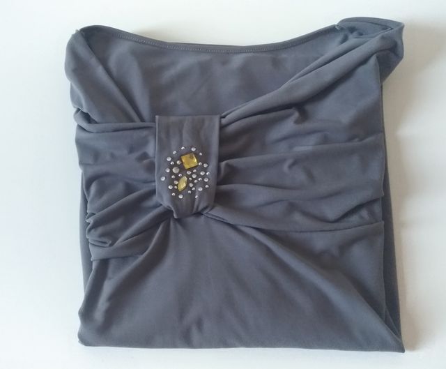 maglia grigia con strass