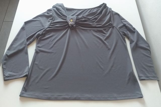 maglia grigia con strass