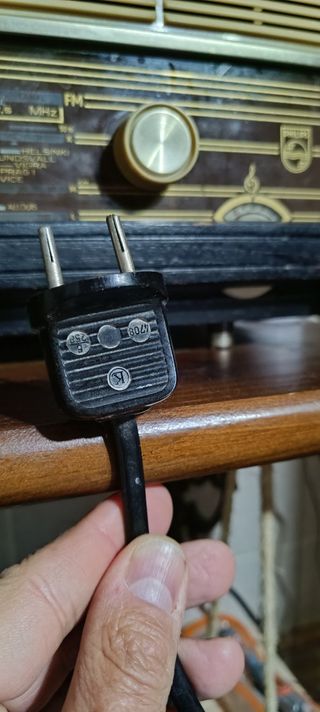 Radio Philips antigua de bombillas