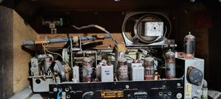 Radio Philips antigua de bombillas