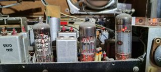 Radio Philips antigua de bombillas