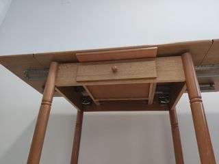 Mesa de madera plegable.
