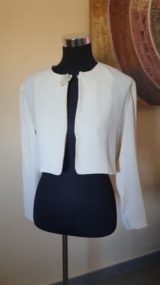 Bolero marca Bambola crema