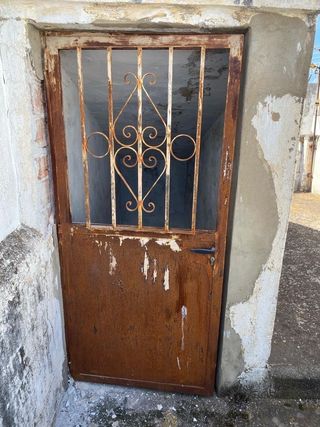 Puerta hierro