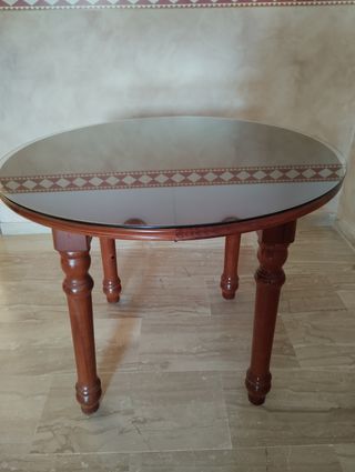 Mesa redonda y 4 sillas