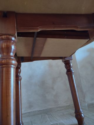 Mesa redonda y 4 sillas