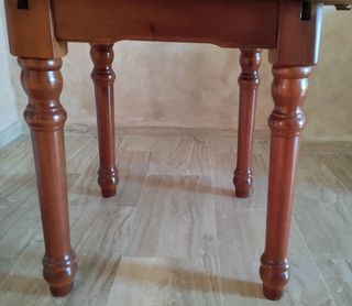 Mesa redonda y 4 sillas