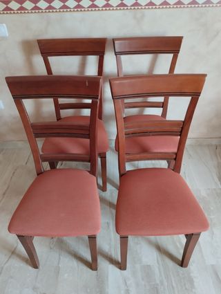 Mesa redonda y 4 sillas