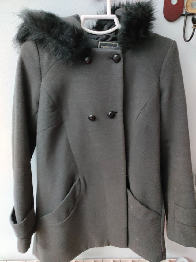Abrigo gris y negro de Blanco