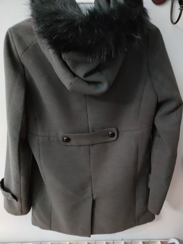 Abrigo gris y negro de Blanco