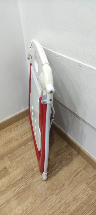 Trona plegable roja