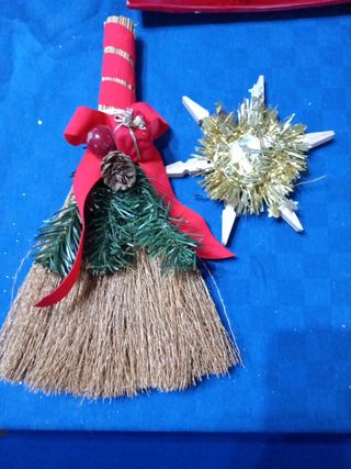 Scopa e presepe in legno 