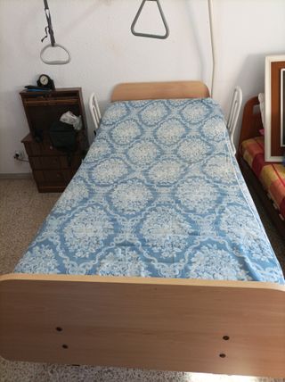 Letto elettrico con comando articolato