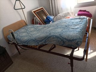 Letto elettrico con comando articolato