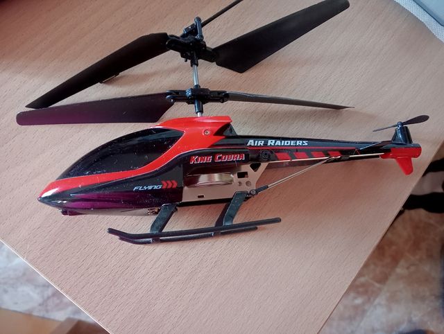 helicóptero teledirigido