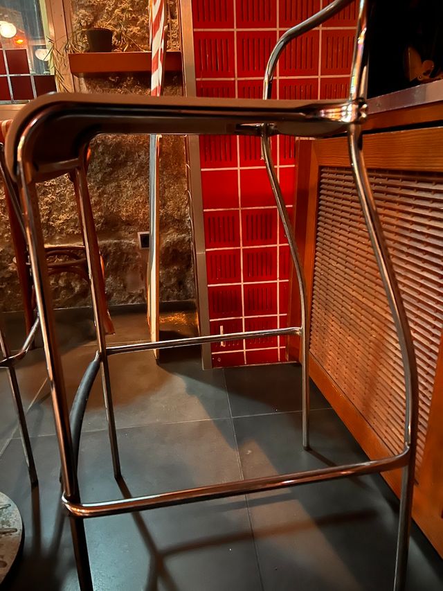 Juego de Mesa Alta con 4 sillas