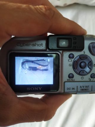 Camara de fotos SONY Cybershot 3,2 Mpx con todo