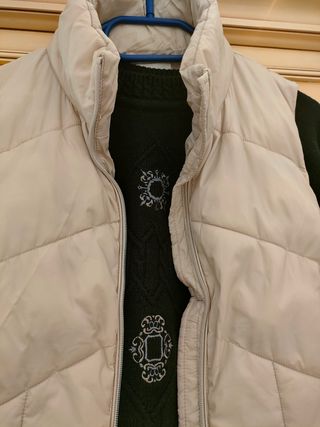 Chaleco plumas Sfera.