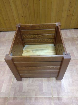 MACETA MADERA  TIPO TEKA