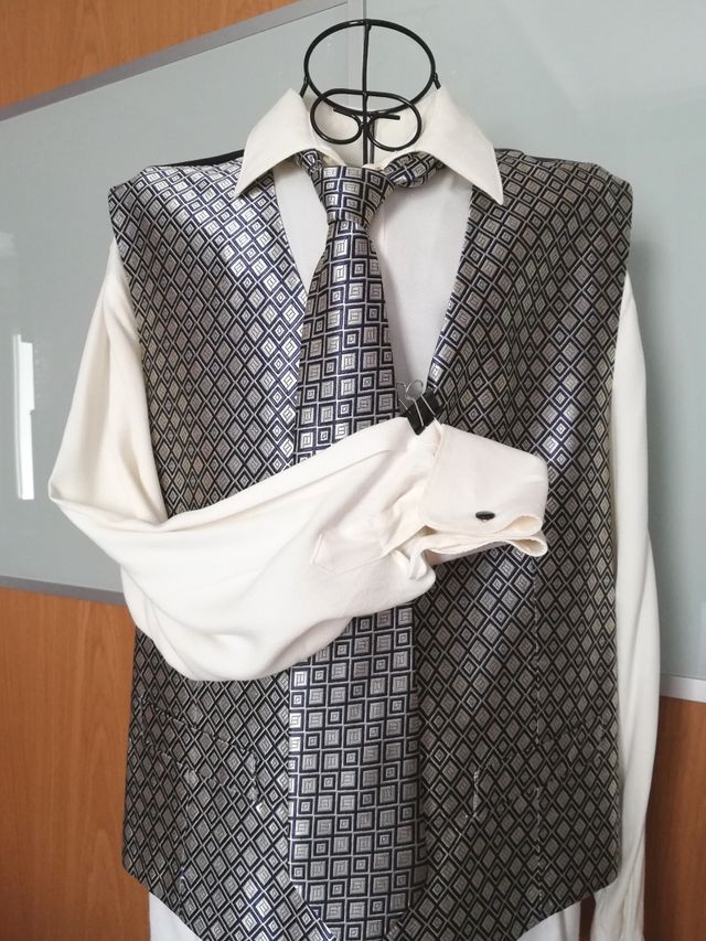 Chaleco y corbata boda