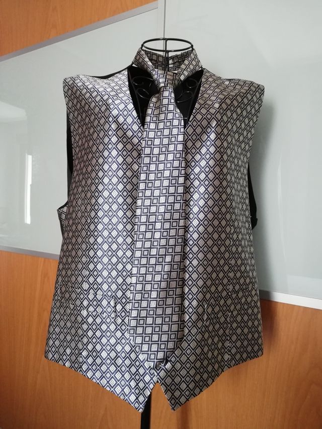 Chaleco y corbata boda