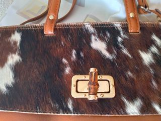 Bolso color cuero con solapa 