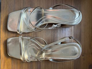 Sandalias doradas número 41 sin estrenar