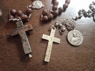 Rosarios y medallas religiosas antiguas