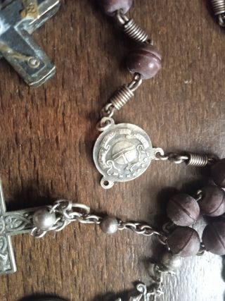 Rosarios y medallas religiosas antiguas